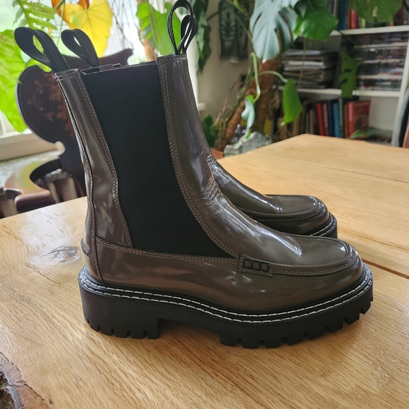 LAST Ryder Chelsea Boots In Olive Patent Leather Size 7 Brown Pull On Shoes - Picture 1 of 10